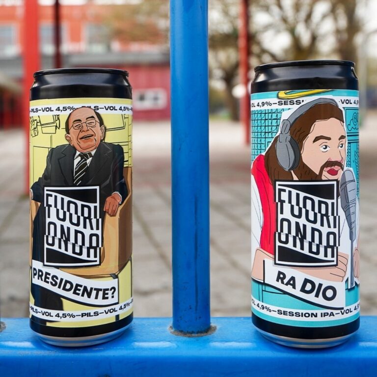 Primo piano delle lattine di birra artigianale Fuori Onda Presidente Pils e RaDio Session IPA in esposizione.